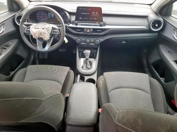 3KPF24AD8PE555583 2023 KIA FORTE - Image 8