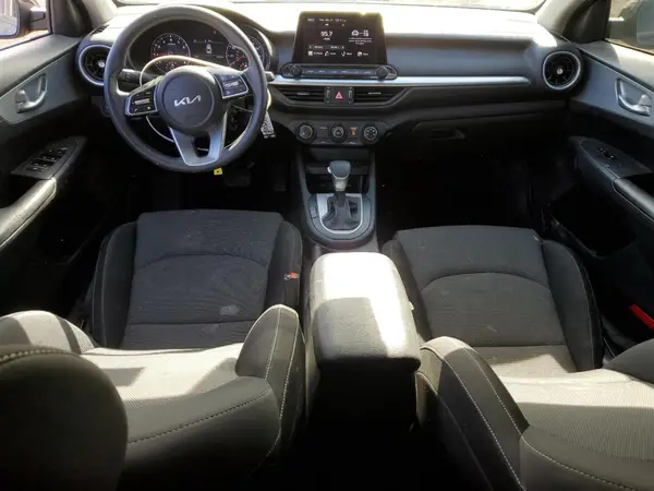3KPF24AD8PE556393 2023 KIA FORTE - Image 8