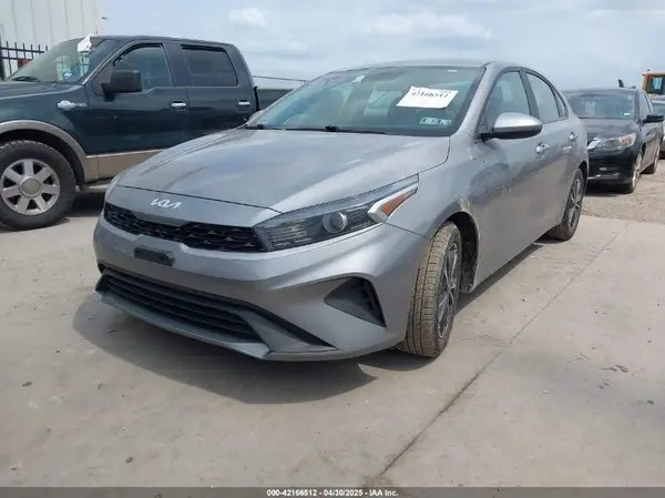 3KPF24AD8PE558631 2023 KIA FORTE - Image 2