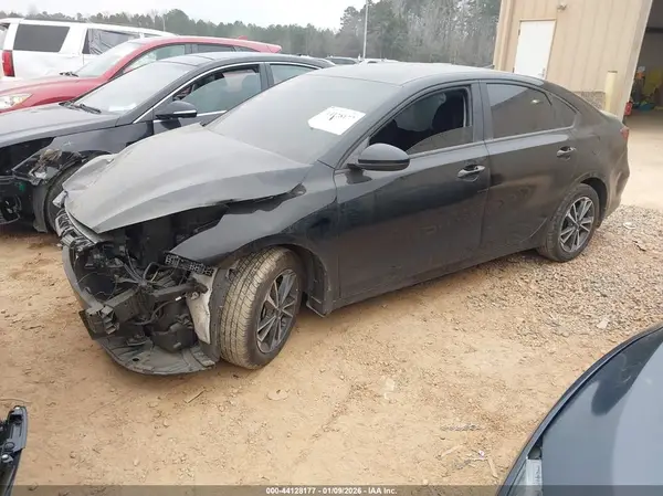 3KPF24AD8PE561223 2023 KIA FORTE - Image 2