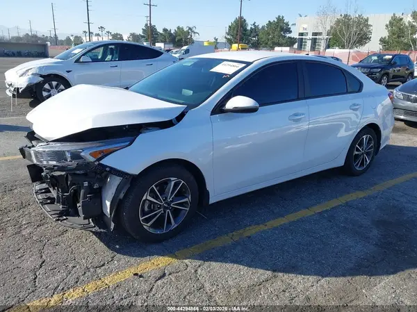 3KPF24AD8PE563277 2023 KIA FORTE - Image 2