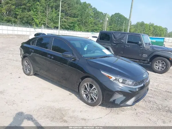 3KPF24AD8PE565451 2023 KIA FORTE - Image 1