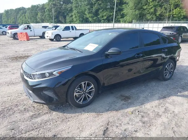 3KPF24AD8PE565451 2023 KIA FORTE - Image 2