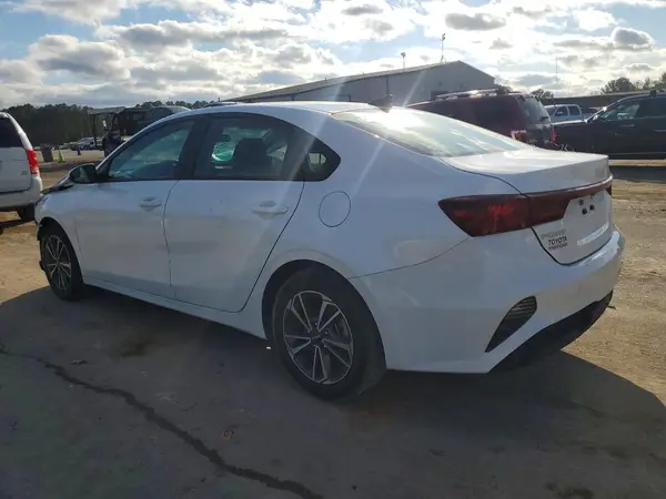 3KPF24AD8PE565868 2023 KIA FORTE - Image 2