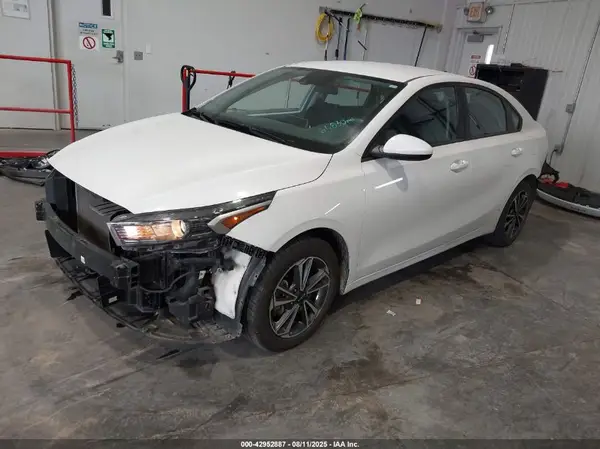 3KPF24AD8PE565871 2023 KIA FORTE - Image 2