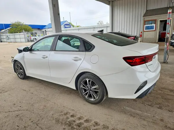 3KPF24AD8PE567314 2023 KIA FORTE - Image 2