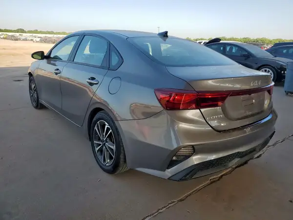3KPF24AD8PE573484 2023 KIA FORTE - Image 2