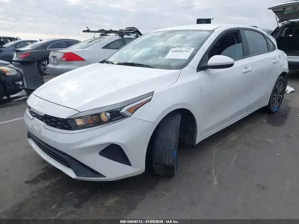 3KPF24AD8PE575946 2023 KIA FORTE - Image 2
