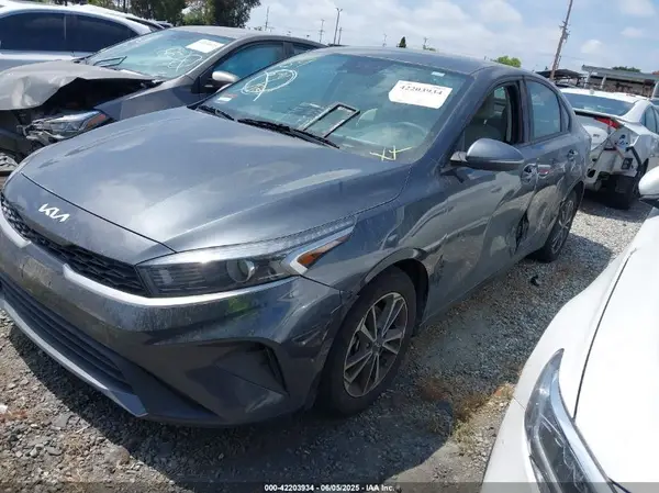 3KPF24AD8PE580547 2023 KIA FORTE - Image 2