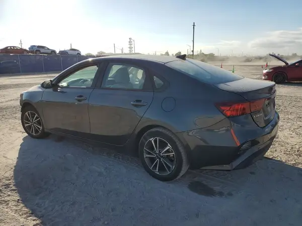 3KPF24AD8PE581388 2023 KIA FORTE - Image 2