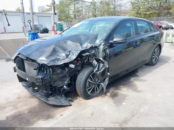 3KPF24AD8PE581732 2023 KIA FORTE - Image 2
