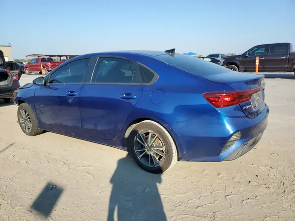 3KPF24AD8PE581827 2023 KIA FORTE - Image 2