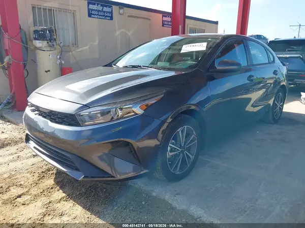 3KPF24AD8PE585103 2023 KIA FORTE - Image 2