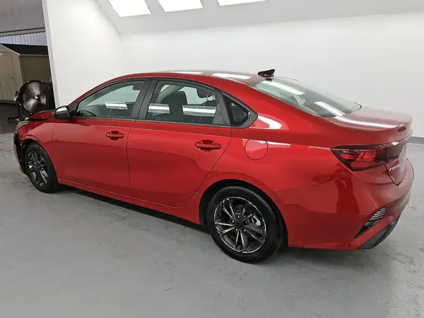 3KPF24AD8PE585179 2023 KIA FORTE - Image 2