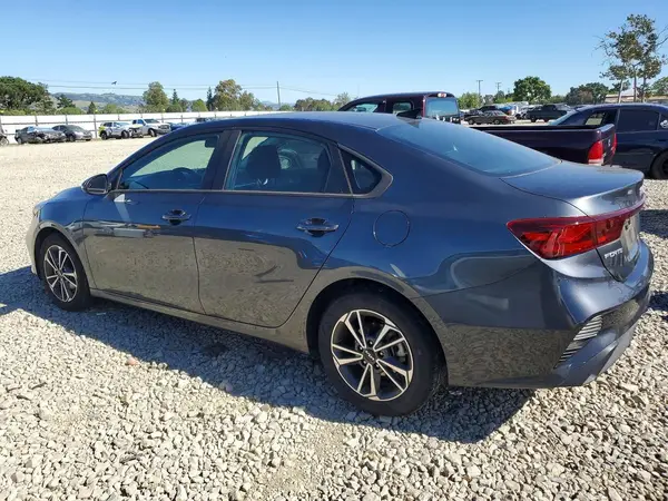 3KPF24AD8PE586039 2023 KIA FORTE - Image 2