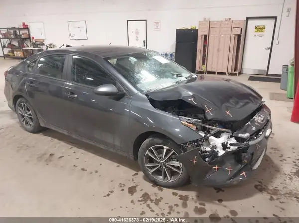 3KPF24AD8PE588129 2023 KIA FORTE - Image 1