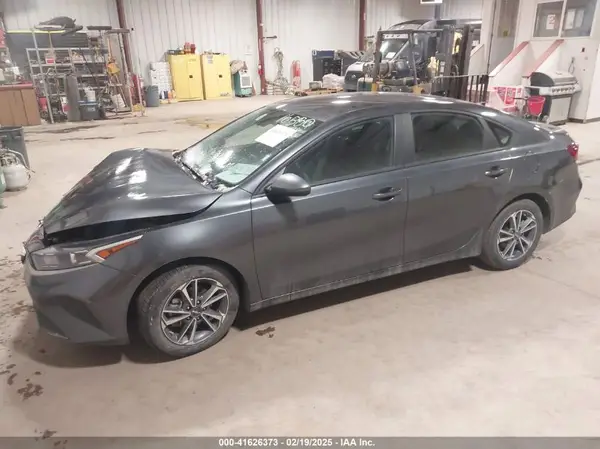 3KPF24AD8PE588129 2023 KIA FORTE - Image 2