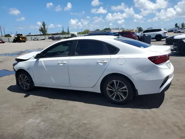 3KPF24AD8PE588390 2023 KIA FORTE - Image 2