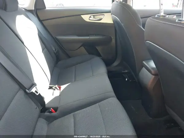 3KPF24AD8PE588485 2023 KIA FORTE - Image 8