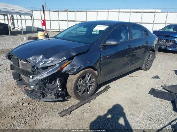3KPF24AD8PE592200 2023 KIA FORTE - Image 2