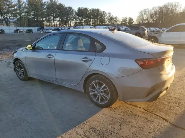 3KPF24AD8PE592911 2023 KIA FORTE - Image 2