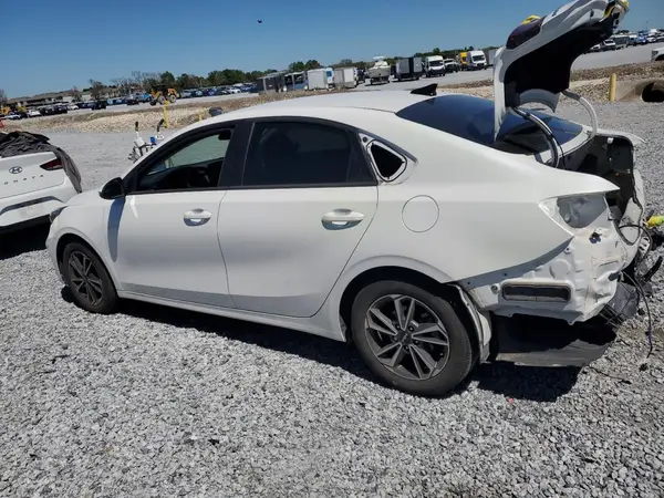3KPF24AD8PE593959 2023 KIA FORTE - Image 2
