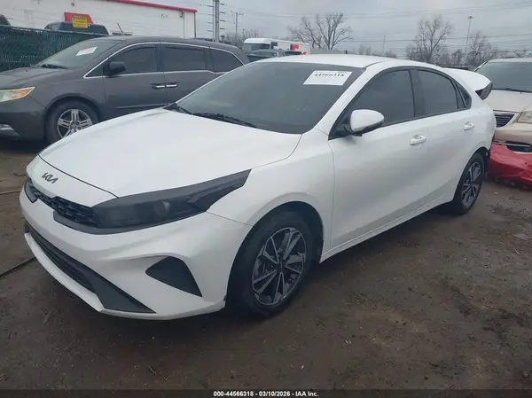 3KPF24AD8PE597235 2023 KIA FORTE - Image 2