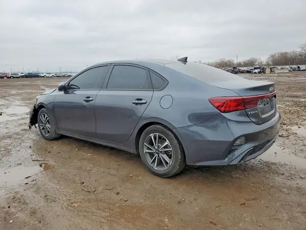 3KPF24AD8PE603101 2023 KIA FORTE - Image 2