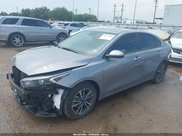 3KPF24AD8PE603924 2023 KIA FORTE - Image 2