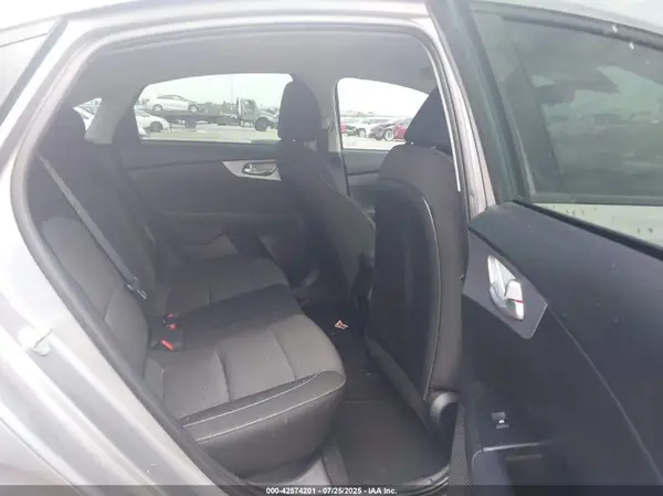 3KPF24AD8PE603924 2023 KIA FORTE - Image 8