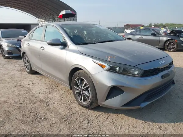 3KPF24AD8PE608301 2023 KIA FORTE - Image 1