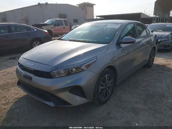 3KPF24AD8PE608301 2023 KIA FORTE - Image 2