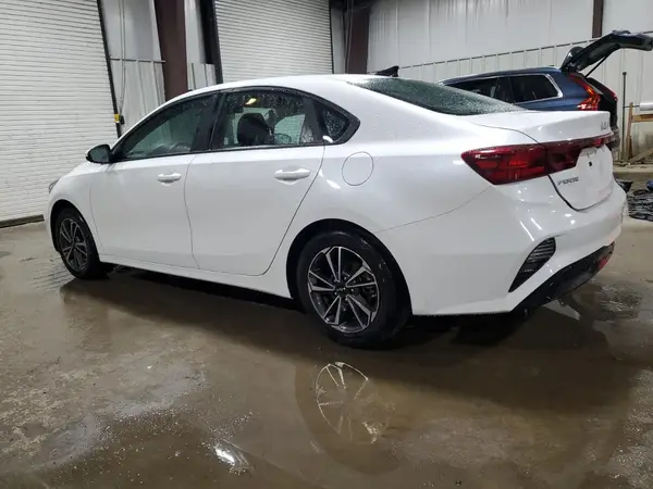 3KPF24AD8PE609321 2023 KIA FORTE - Image 2