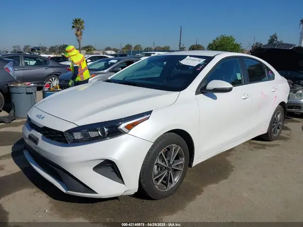 3KPF24AD8PE610260 2023 KIA FORTE - Image 2