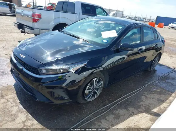 3KPF24AD8PE613613 2023 KIA FORTE - Image 2