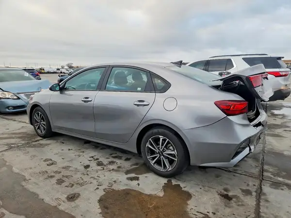 3KPF24AD8PE621825 2023 KIA FORTE - Image 2