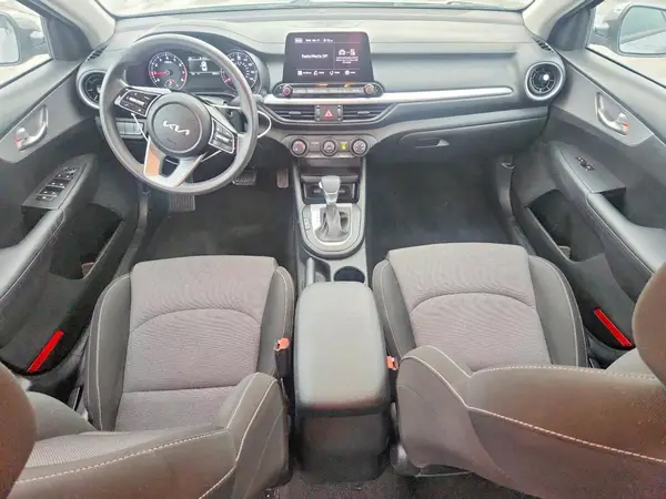 3KPF24AD8PE621825 2023 KIA FORTE - Image 8