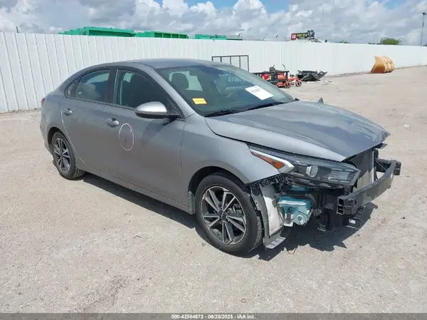3KPF24AD8PE622876 2023 KIA FORTE - Image 1