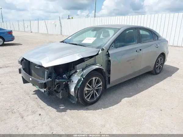 3KPF24AD8PE622876 2023 KIA FORTE - Image 2