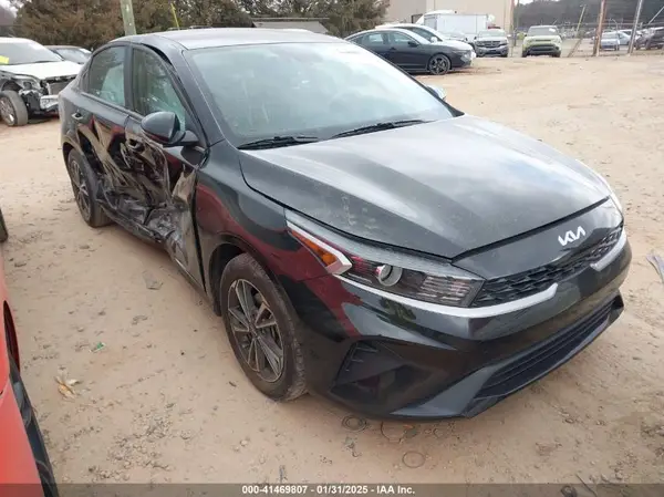 3KPF24AD8PE623557 2023 KIA FORTE - Image 1