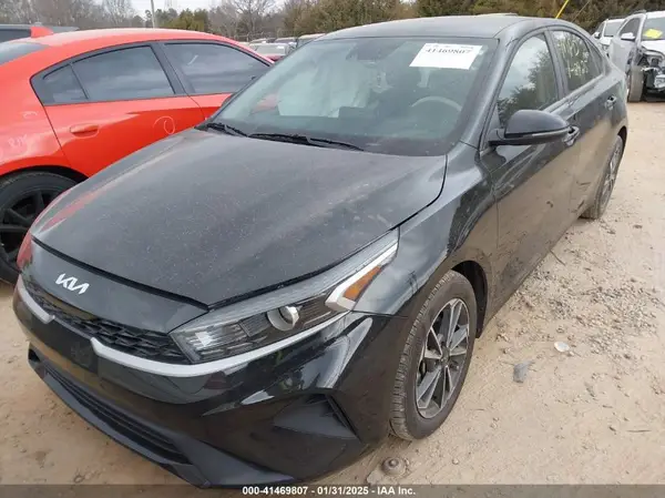 3KPF24AD8PE623557 2023 KIA FORTE - Image 2