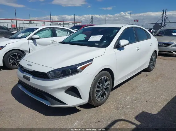 3KPF24AD8PE624501 2023 KIA FORTE - Image 2