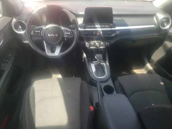 3KPF24AD8PE624692 2023 KIA FORTE - Image 8