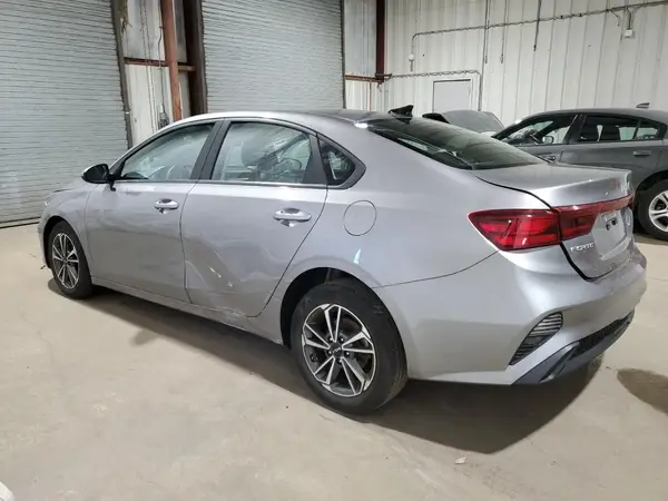 3KPF24AD8PE627270 2023 KIA FORTE - Image 2