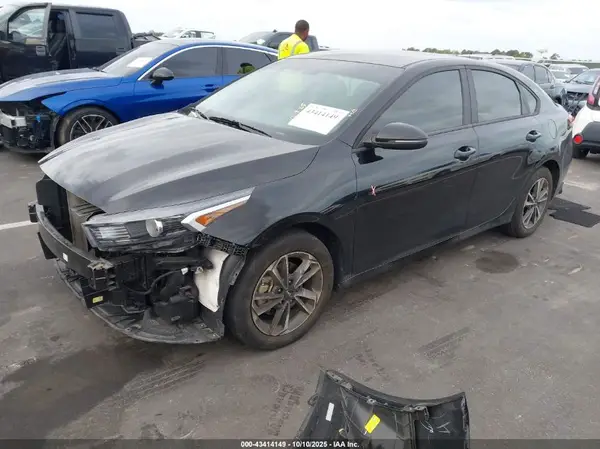 3KPF24AD8PE630752 2023 KIA FORTE - Image 2