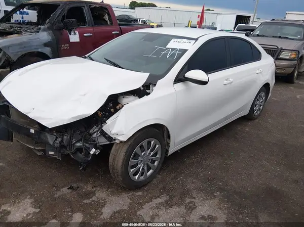 3KPF24AD8PE633263 2023 KIA FORTE - Image 2