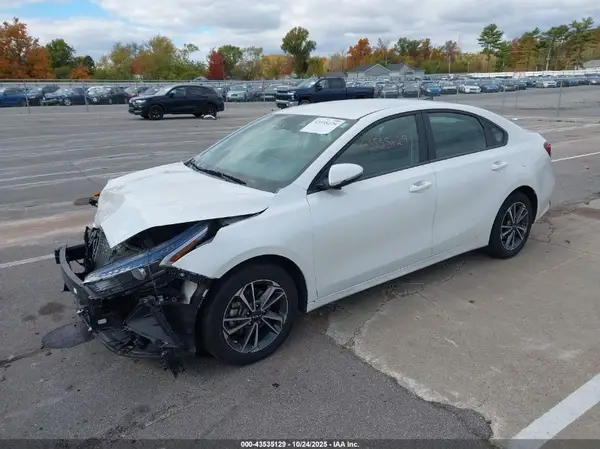 3KPF24AD8PE637149 2023 KIA FORTE - Image 2