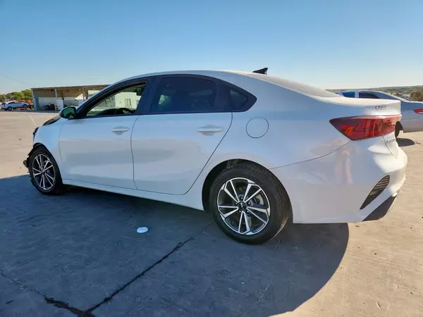 3KPF24AD8PE637782 2023 KIA FORTE - Image 2