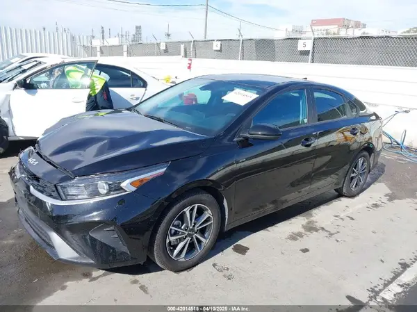 3KPF24AD8PE639869 2023 KIA FORTE - Image 2