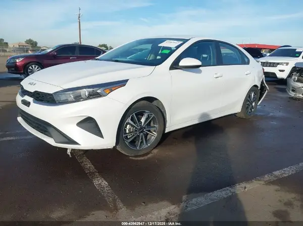 3KPF24AD8PE643906 2023 KIA FORTE - Image 2